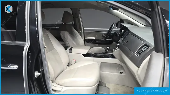 KIA CARNIVAL 9-SEATER PRESTIGE
