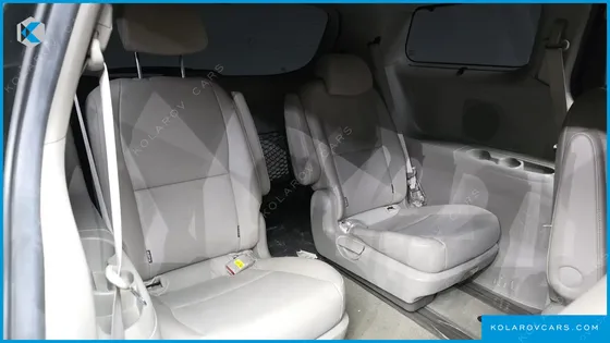 KIA CARNIVAL 9-SEATER PRESTIGE