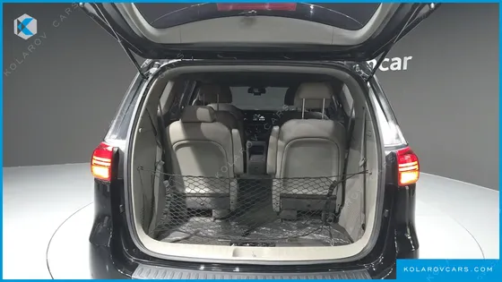 KIA CARNIVAL 9-SEATER PRESTIGE