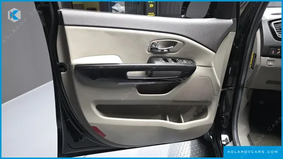 KIA CARNIVAL 9-SEATER PRESTIGE