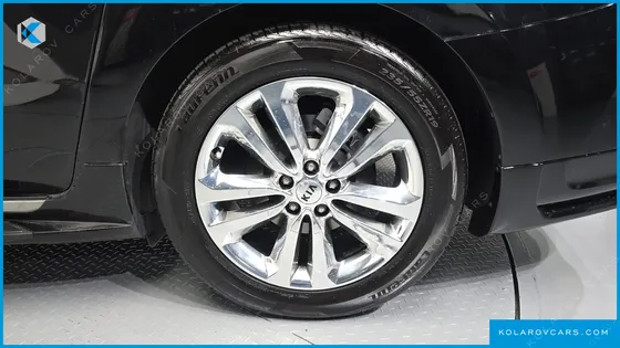 KIA CARNIVAL 9-SEATER NOBLESSE