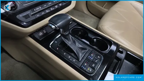 KIA CARNIVAL 9-SEATER NOBLESSE