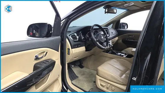 KIA CARNIVAL 9-SEATER NOBLESSE