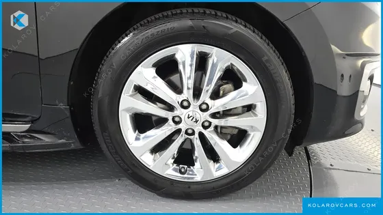 KIA CARNIVAL 9-SEATER NOBLESSE