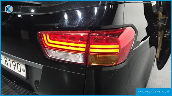 KIA CARNIVAL 9-SEATER NOBLESSE