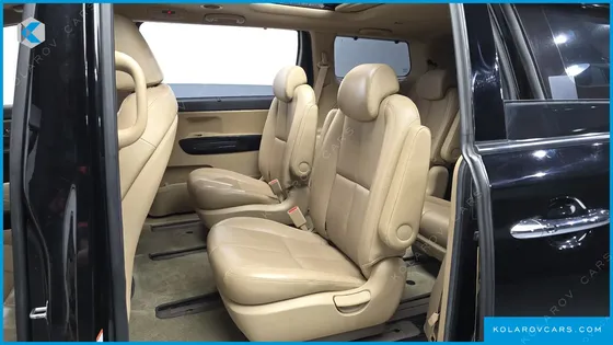 KIA CARNIVAL 9-SEATER NOBLESSE