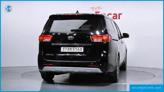 KIA CARNIVAL 9-SEATER LUXURY