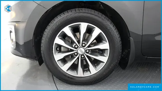 KIA CARNIVAL 9-SEATER LUXURY