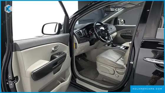KIA CARNIVAL 9-SEATER LUXURY