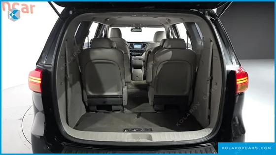KIA CARNIVAL 9-SEATER LUXURY