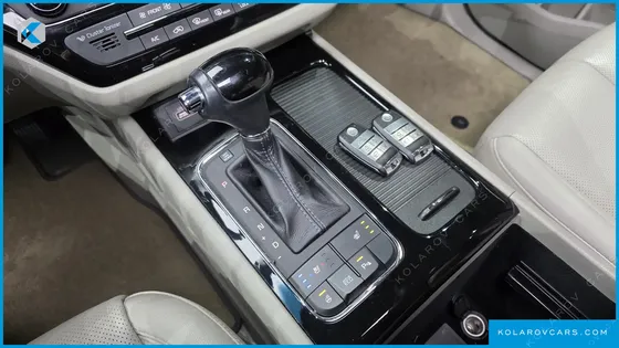 KIA CARNIVAL 7-SEATER LIMOUSINE