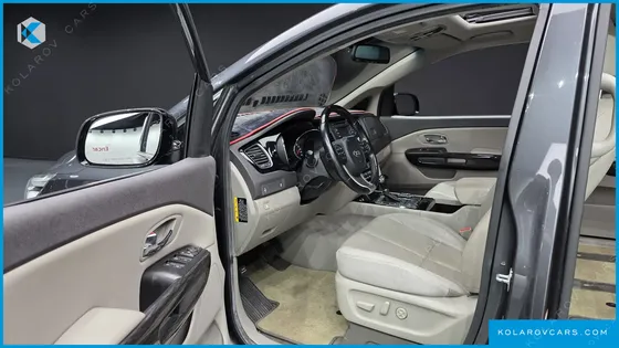 KIA CARNIVAL 7-SEATER LIMOUSINE