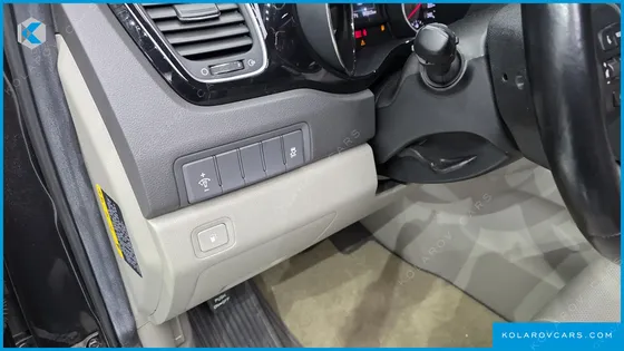 KIA CARNIVAL 7-SEATER LIMOUSINE