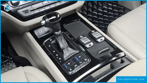 KIA CARNIVAL 7-SEATER LIMOUSINE