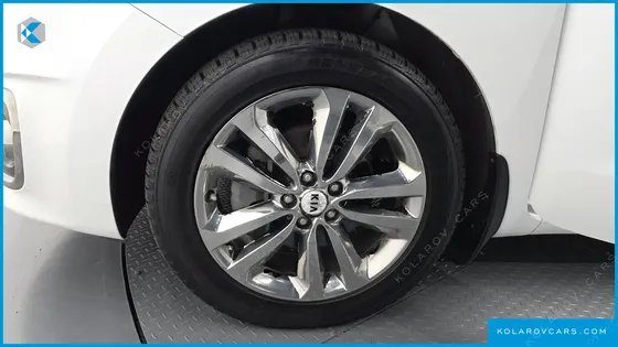 KIA CARNIVAL 9-SEATER PRESTIGE