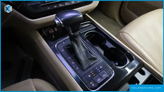 KIA CARNIVAL 9-SEATER PRESTIGE