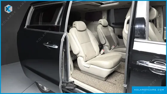 KIA CARNIVAL 9-SEATER PRESTIGE