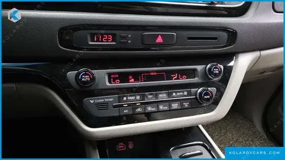 KIA CARNIVAL 9-SEATER PRESTIGE