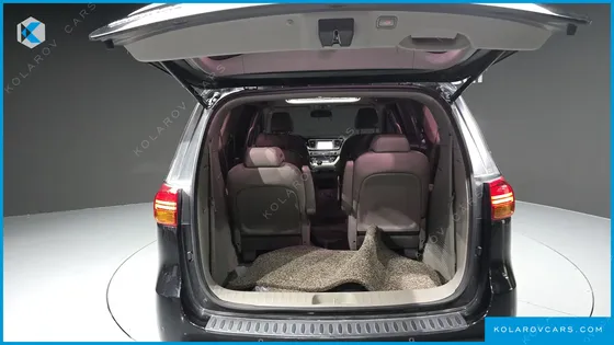 KIA CARNIVAL 9-SEATER PRESTIGE