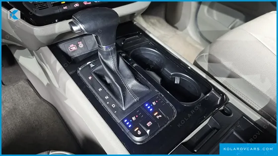 KIA CARNIVAL 9-SEATER NOBLESSE