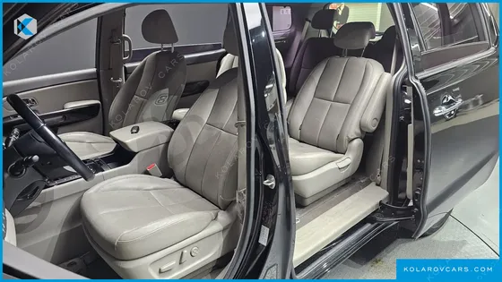 KIA CARNIVAL 9-SEATER NOBLESSE