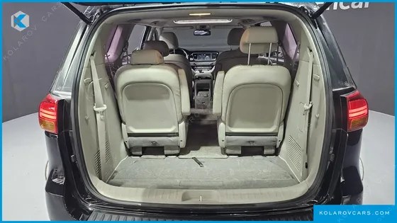 KIA CARNIVAL 9-SEATER NOBLESSE
