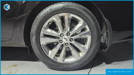 KIA CARNIVAL 9-SEATER NOBLESSE