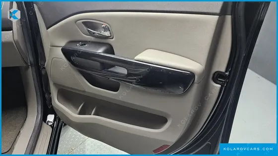 KIA CARNIVAL 9-SEATER NOBLESSE