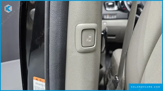 KIA CARNIVAL 9-SEATER NOBLESSE