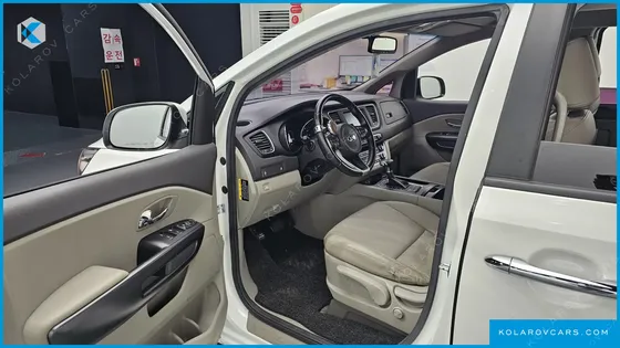 KIA CARNIVAL 11-SEATER LUXURY