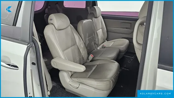 KIA CARNIVAL 11-SEATER LUXURY