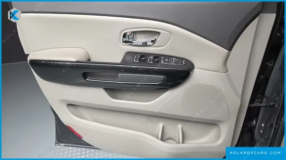 KIA CARNIVAL 9-SEATER PRESTIGE