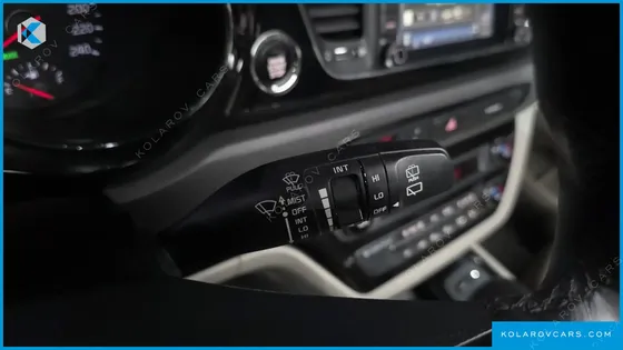 KIA CARNIVAL 9-SEATER PRESTIGE