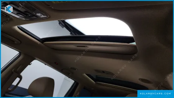KIA CARNIVAL 7-SEATER LIMOUSINE