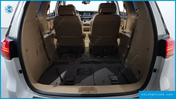KIA CARNIVAL 7-SEATER LIMOUSINE