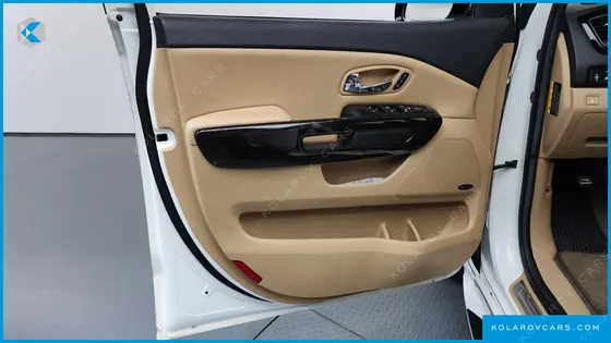 KIA CARNIVAL 7-SEATER LIMOUSINE