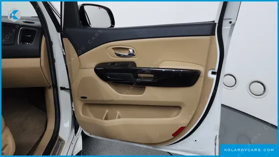 KIA CARNIVAL 7-SEATER LIMOUSINE