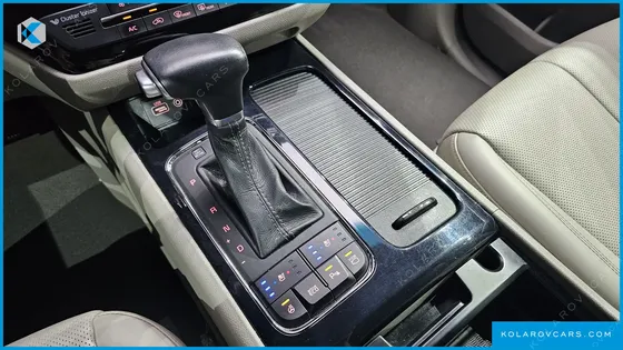 KIA CARNIVAL 7-SEATER LIMOUSINE