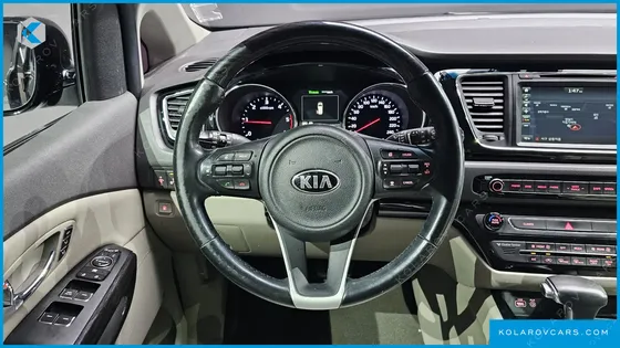 KIA CARNIVAL 7-SEATER LIMOUSINE