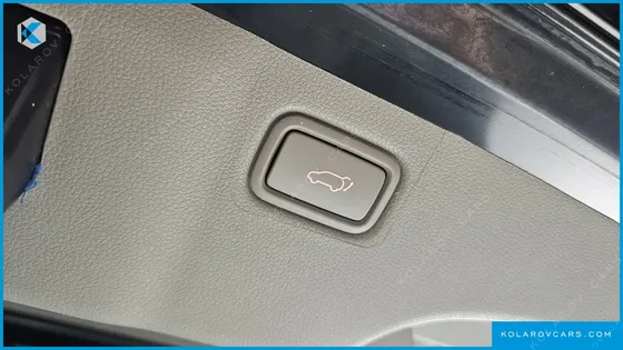 KIA CARNIVAL 7-SEATER LIMOUSINE