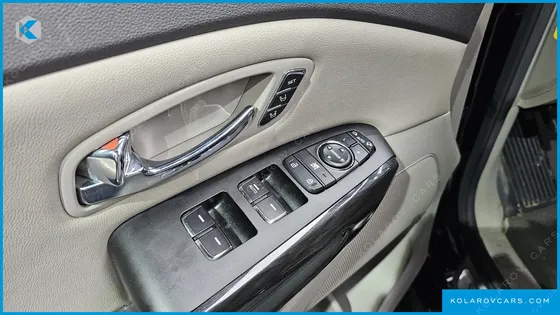 KIA CARNIVAL 7-SEATER LIMOUSINE