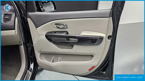 KIA CARNIVAL 7-SEATER LIMOUSINE