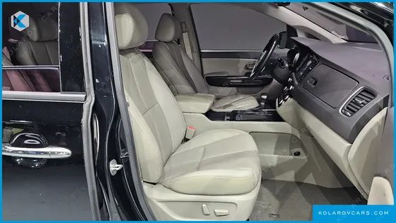 KIA CARNIVAL 7-SEATER LIMOUSINE
