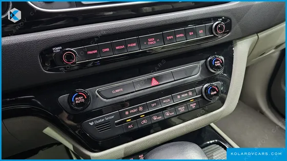 KIA CARNIVAL 7-SEATER LIMOUSINE