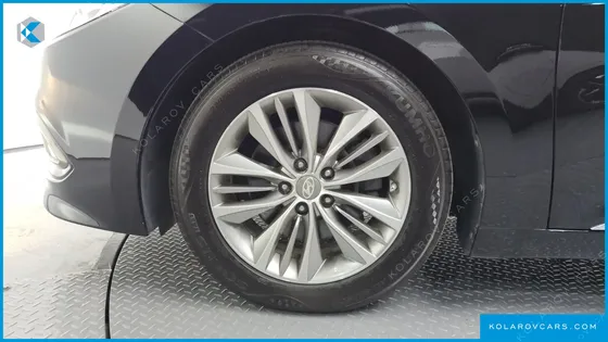 HYUNDAI GRANDEUR HG240 MODERN