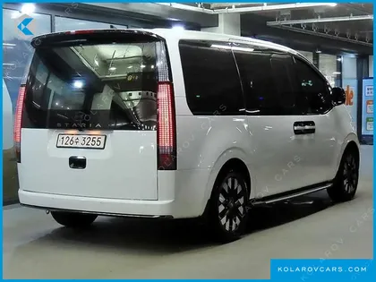 HYUNDAI STARIA HEV 1.6 LOUNGE 9-SEATER