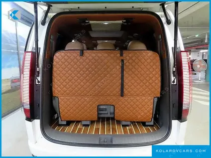 HYUNDAI STARIA HEV 1.6 LOUNGE 9-SEATER