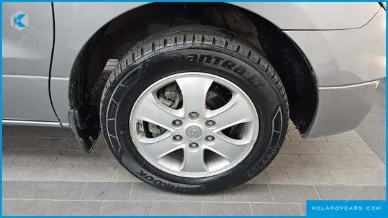 HYUNDAI STAREX 4WD 11-SEATER WAGON