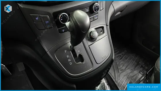 HYUNDAI STAREX 4WD 11-SEATER WAGON