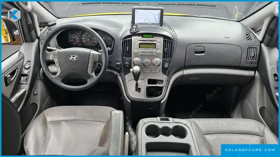 HYUNDAI STAREX GUARD CAR OF CHILDREN